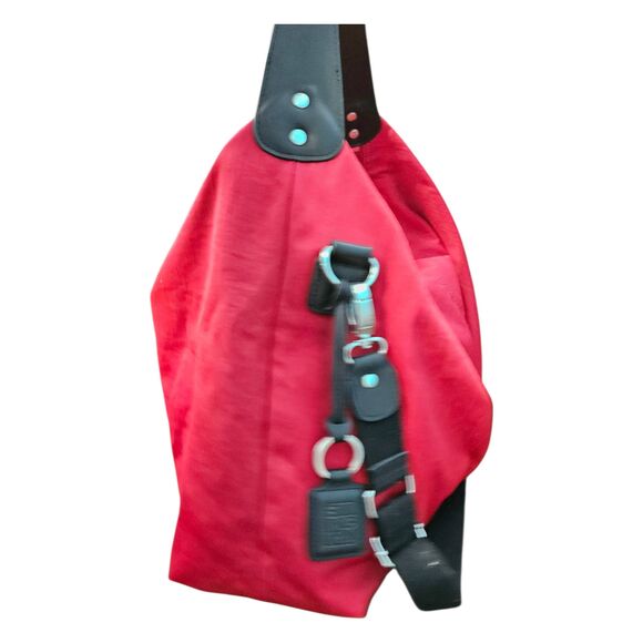 Ellington Red Duffle Bag NEW TAGS Travel Bag - Picture 5 of 11